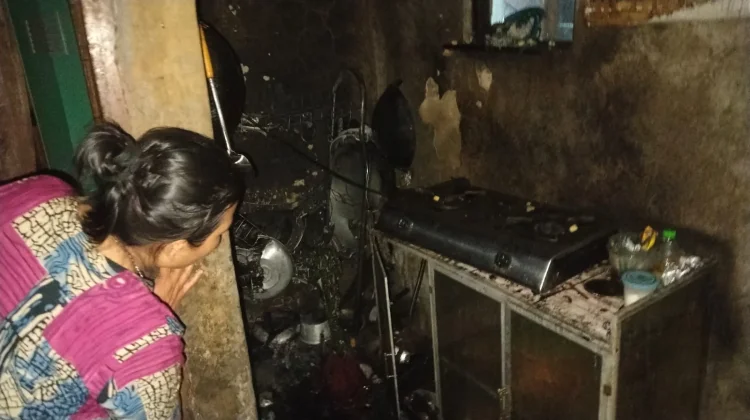 Diduga Tabung Gas Bocor Dapur Rumah Idin Hangus Terbakar