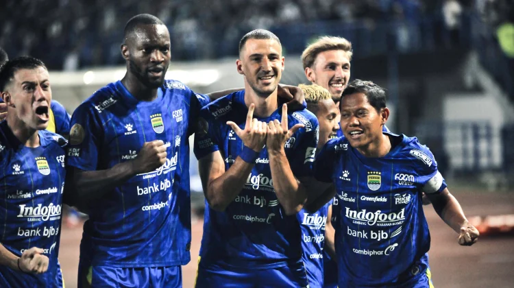 Persib Bangkit, Taklukkan PSM Makassar 3-1 di GBLA