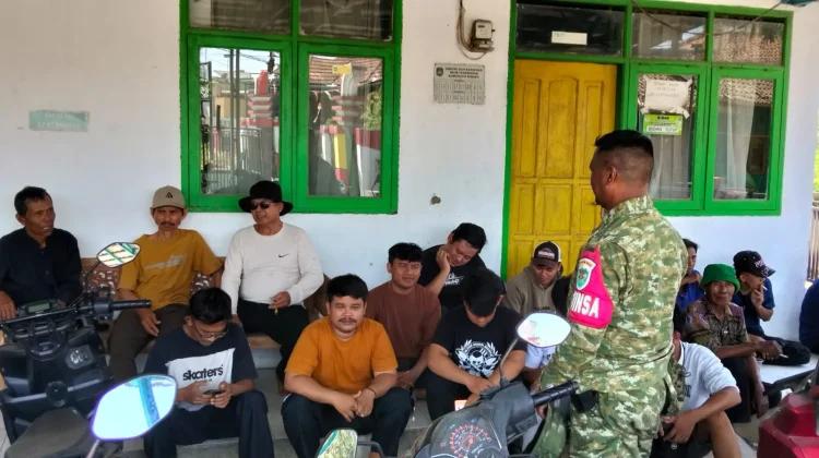 Cegah Kebakaran sejak Dini Babinsa Koramil Binong Ajak Pemuda dan Satgas Desa