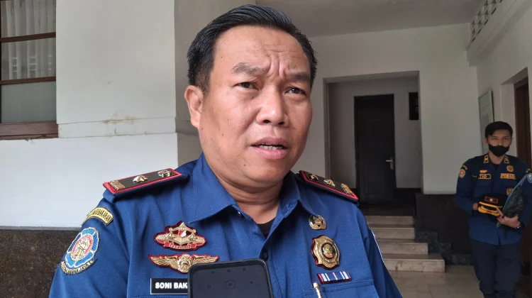 Disdamkartan Semprot Jalan Terdampak Abu Vulkanik, Ditargetkan Rampung Dua Hari
