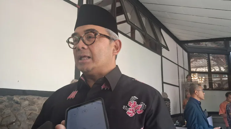Farhan Minta Stok Masker Dicek, Harga Tak Boleh Melonjak akibat Abu Vulkanik
