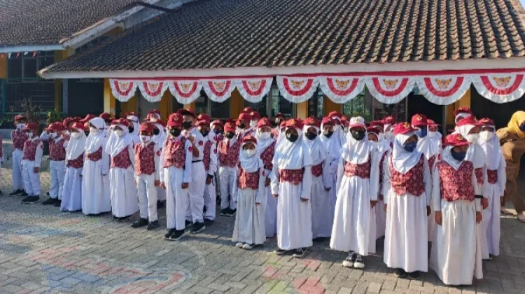 Disdik KBB Minta Sekolah Perketat Penggunaan Masker, Waspadai Abu Vulkanik