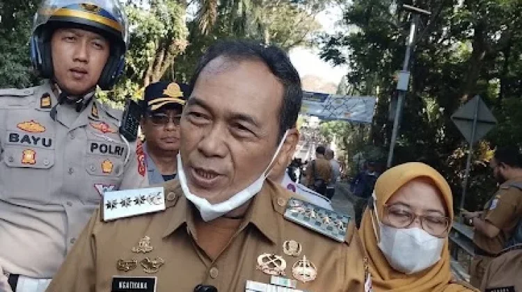 Abu Gunung Anak Krakatau Terpapar ke Cimahi, KBM Masih Tatap Muka