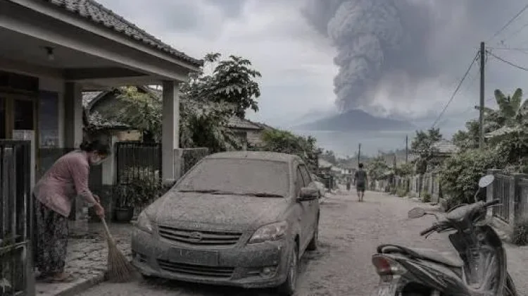 Bupati: Abu Vulkanik Karakatu, Tingkatkan Kewaspadaan Hadapi Bencana