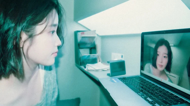 IU Rilis Teaser ' Unknown Planet '