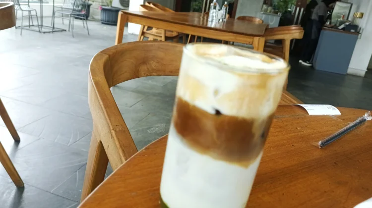 Tempat Ngopi Hadirkan Sajian Warna Warni Menarik