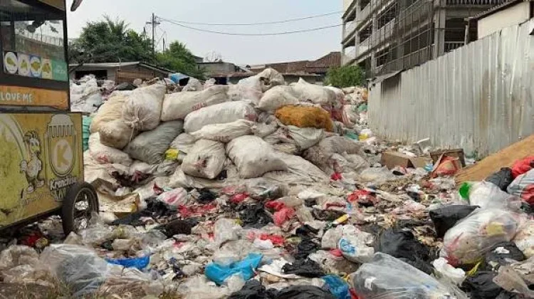 Sampah Menahun di Pasar Cihaurgeulis Bandung, Pemprov Akhirnya Turun Tangan