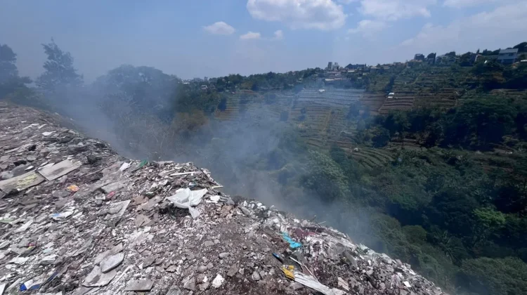 Terkena Asap Kebakaran Lahan Punclut Bandung, Empat Lansia Dirawat ke Puskesmas
