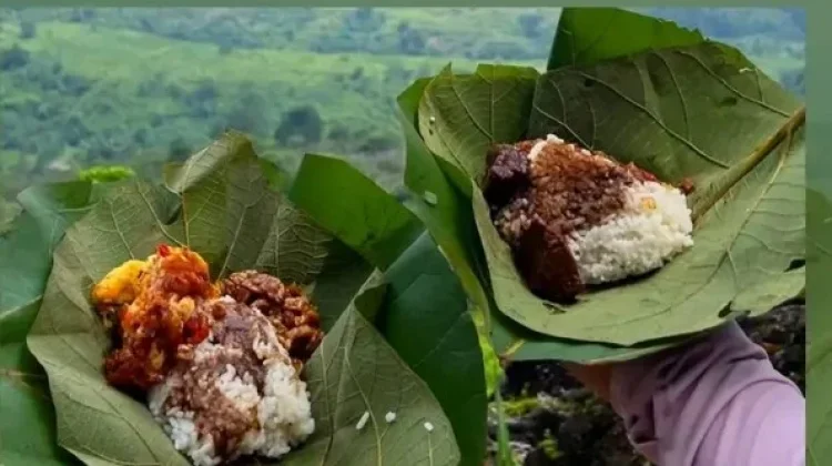 Kelezatan dan Filosofi di Balik Nasi Jamblang