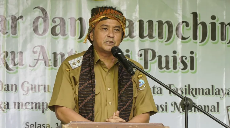 Peluncuran Buku Antologi Puisi di MTsn 3 Kota Tasikmalaya, Diky : Literasi Penting