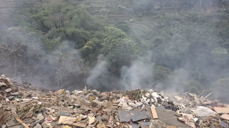 Kebakaran Lahan Cihanja Bandung Diduga Dipicu Gas Metan