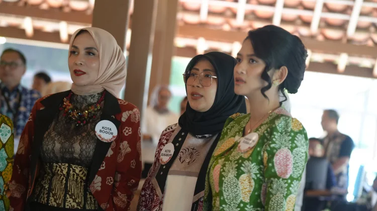 Hadir di Rakerda Dekranasda Jabar, Ny. Ega, Bangga Pamerkan Batik Subang
