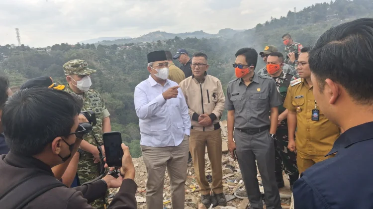 Pemkot Bandung Segel Lahan Kebakaran Cihanja