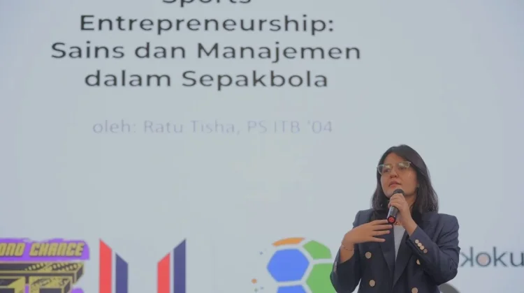 Sambangi ITB, Ratu Tisha Bahas Sepak Bola, Pembinaan hingga Kaitannya dengan Sains