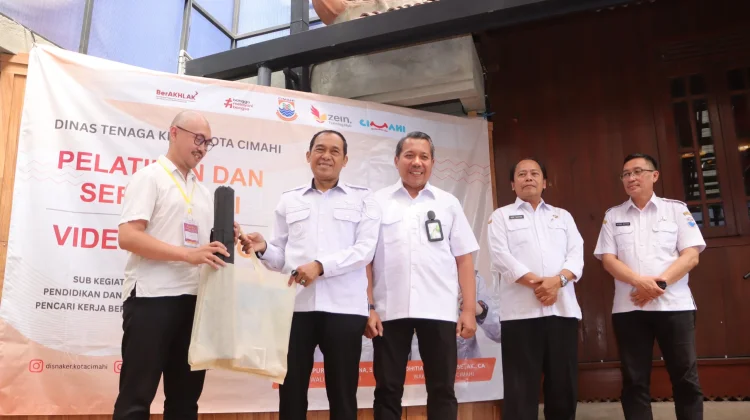 Lulus Pelatihan Video Editing, Warga Cimahi Jadi Aktivitas Ekonomi Sektor Digital