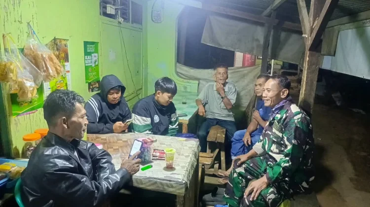 Babinsa Sagalaherang Deteksi Dini Keamanan Dengan Patroli Pos Ronda di Cicadas