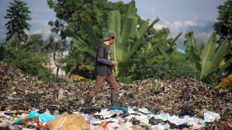DLH Bandung Ingatkan Warga Waspadai Pembakaran Sampah saat Musim Kemarau