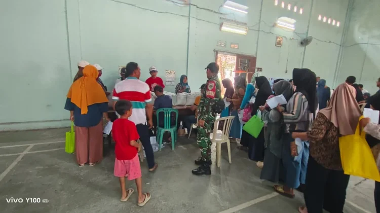Kawal Bantuan Tepat Sasaran, Babinsa Koramil Ciasem Monitoring PBP Tahap I