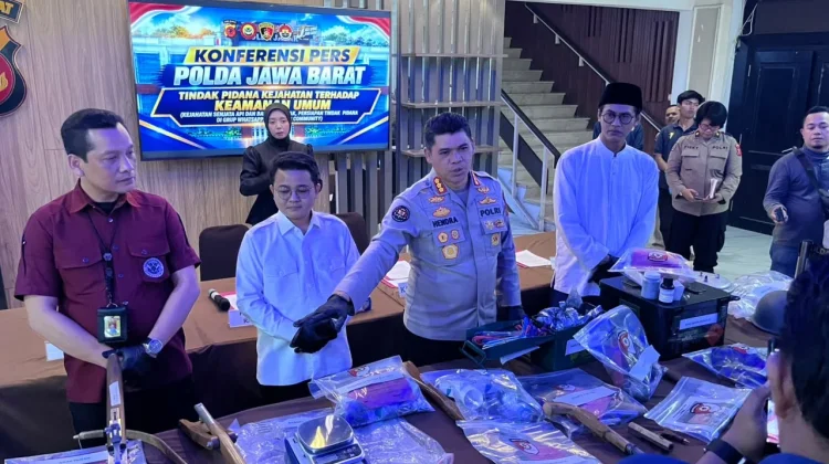 Polisi: Perakit Bom di Bandung Barat Belajar Secara Otodidak Melalui Internet