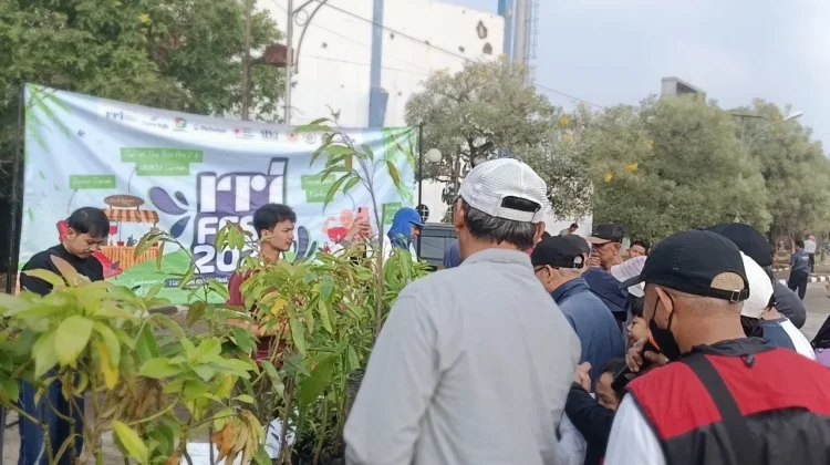 RRI Fest Bandung, Bagikan 100 Bibit Pohon
