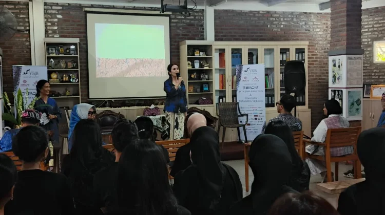 Sebanyak 28 Finalis Duta Batik Jabar Pelajari Seni Membatik Tulis di Bandung