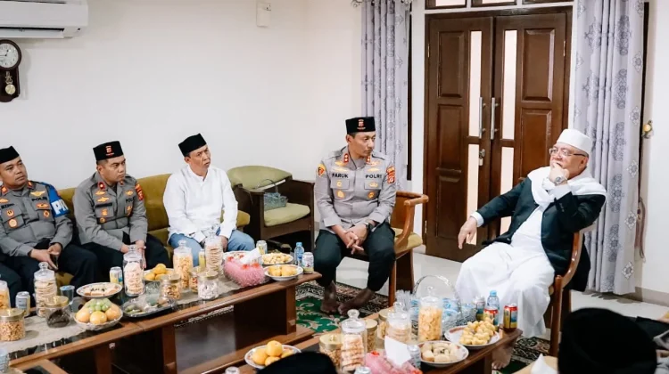 Kapolres Cimahi Sambangi Ponpes Darul Ma’arif,Tampung Keluhan Kamtibmas