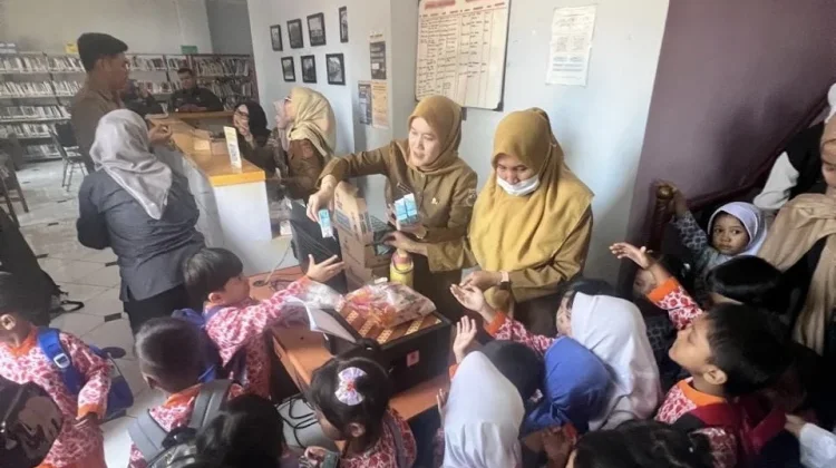 Melayani Puluhan Anak, Begini Tantangan Petugas Perpustakaan Cimahi