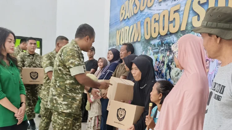 Sambut HUT TNI, Kodim 0605/Subang Beri Bantuan Sembako Bagi Warga Tidak Mampu