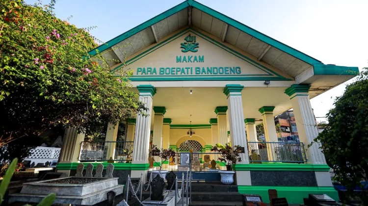 Ziarah HJKB ke-216, Farhan Ajak Warga Kenang Jasa Para Pendahulu Kota Bandung