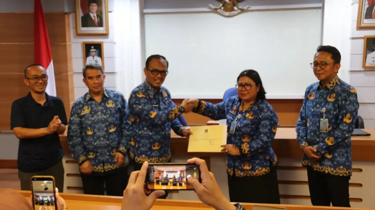 Produk Kearifan Lokal Minyak Akar Wangi Garut Kantongi Sertifikat Geografis