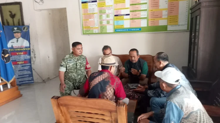 Ngobrol Hangat di Tambakmekar, Babinsa Koramil Jalancagak Perkuat Sinergi Desa
