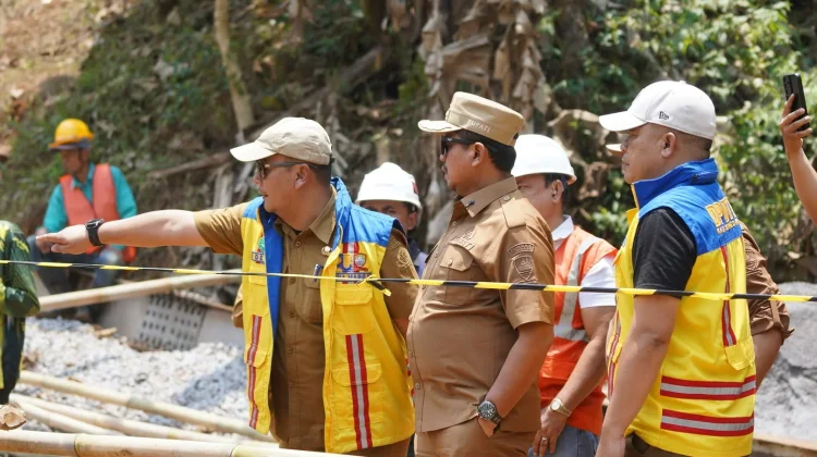 Bupati Sumedang Pastikan Pembangunan Jembatan Cipicung-Cibugel Berkualitas