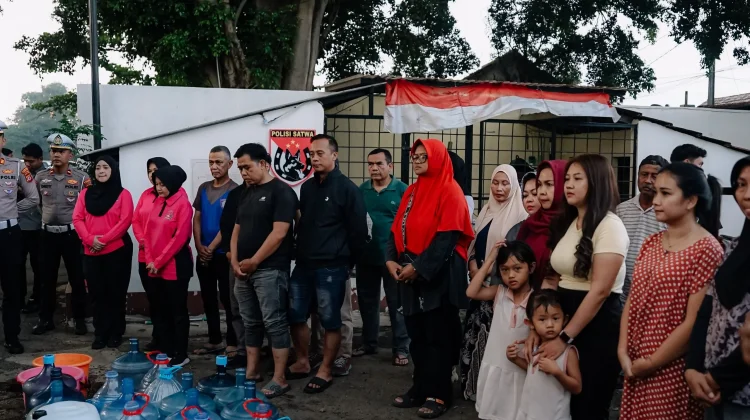 Warga Apresiasi Bantuan Air Bersih Polres Cimahi Selama Musim Kemarau