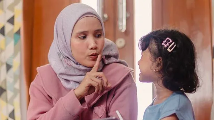 Strategi Pengasuhan Anak di Era Digital, Ini Cara Bijak Mengatur Penggunaan Gadget