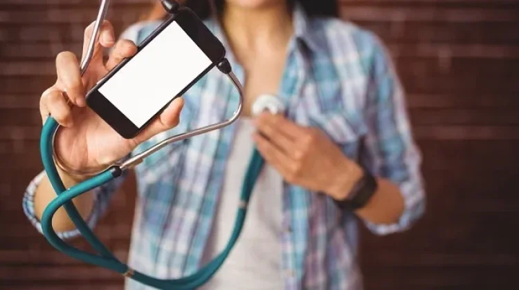 Dokter Soroti Bahaya Self-Diagnose Melalui AI