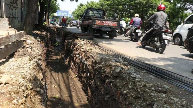 Pemkot Bandung Percepat Rehabilitasi Drainase dan Trotoar jelang Musim Hujan