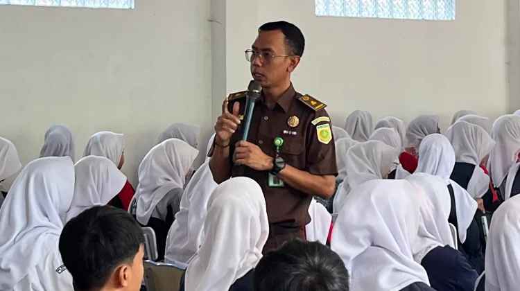 Kejari Cimahi Ingatkan Pelajar soal Judi Online dan Child Grooming di Era Digital