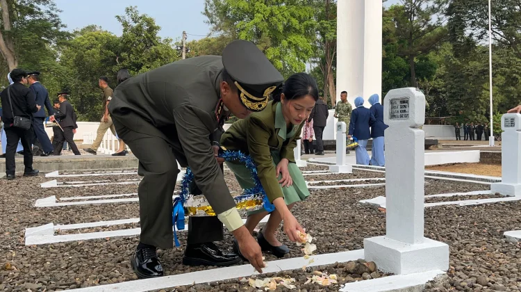 Ziarah HUT Ke-81 TNI, Dandim 0605/Subang, Hormati Jasa Para Pahlawan