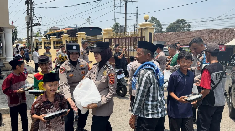 Kegiatan Jumat Berkah Polres Tasikmalaya Pererat Silaturahmi Polri dengan Warga