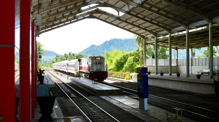 Stasiun Duku Penghubung Perjalanan Masyarakat