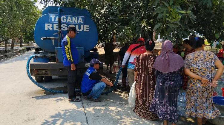 Warga Kebondanas Pusakajaya Krisis Air Bersih, Tagana Salurkan 29 Ribu Liter Air