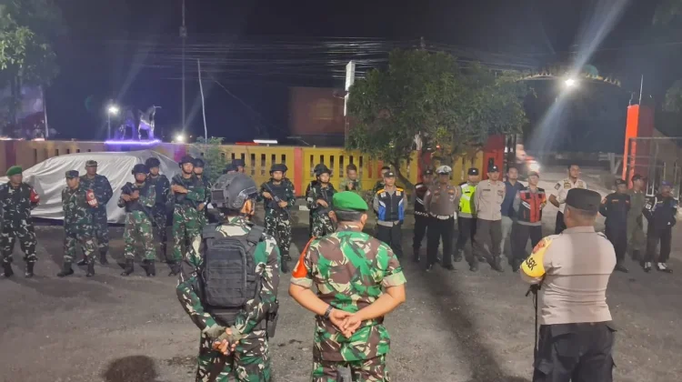 Menjelang Pilkades, TNI-Polri Gelar Patroli Malam Jaga Patokbeusi