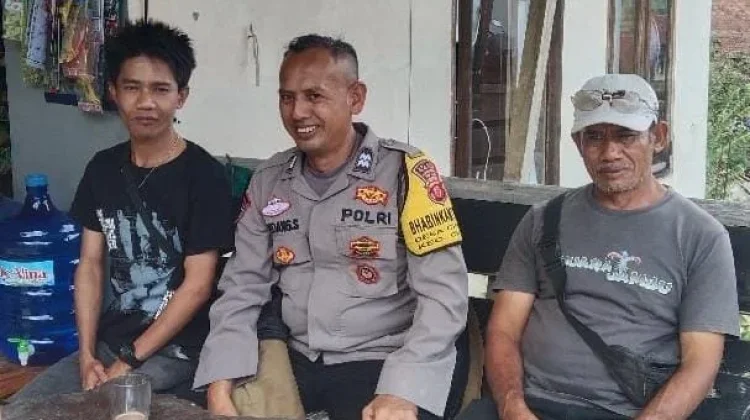 Bhabinkamtibmas Polsek Jalancagak, Titip Pesan Pilkades Damai lewat Sapa RT/RW