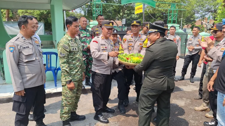 Soloditas TNI/Polri, Dua Polsek di Subang Rayakan HUT Ke-81 TNI di Makoramil Subang