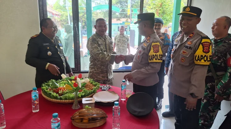 Bahu - membahu di Koramil 0501/Subang, Forkopimcam Subang dan Cibogo, Rayakan HUT TNI
