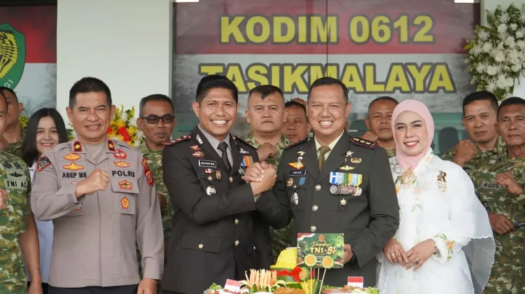Perkuat Sinergitas, Polres Tasikmalaya Beri Kejutan Tumpeng ke Markas TNI