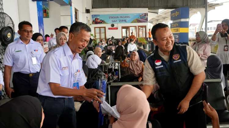 KAI juga Dishub Sumbar Sapa dan Apresiasi Pelanggan