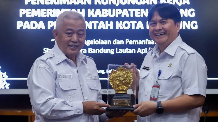Pemkab Malang Pelajari Pengelolaan GBLA untuk Pengembangan Stadion Kanjuruhan