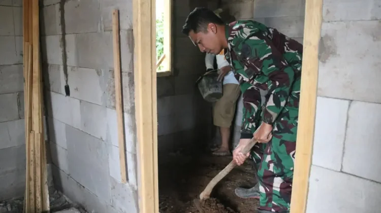 Rumah Utis Direhab Program TMMD Ke-127 Kodim 0624
