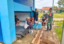 Babinsa Ajak Warga Jaga dan Memelihara Fasilitas Pamsismas